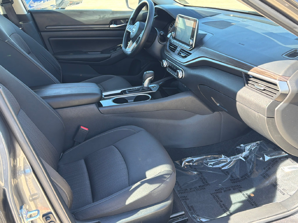Used 2024 Nissan Altima 2.5 SV FWD image 11