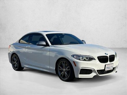 Used 2016 BMW M235i Coupe image 3