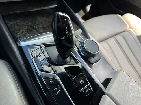 Used 2021 BMW 530i w/ Premium Package RWD image 26