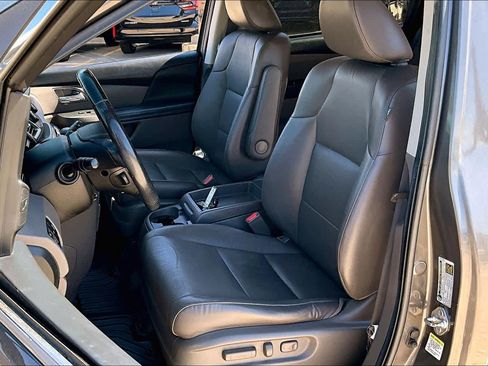 Used 2014 Honda Odyssey Touring Elite image 8