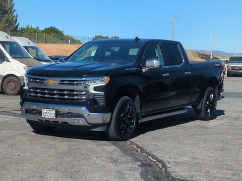 Used 2023 Chevrolet Silverado 1500 LTZ w/ Technology Package AWD/4WD image 4