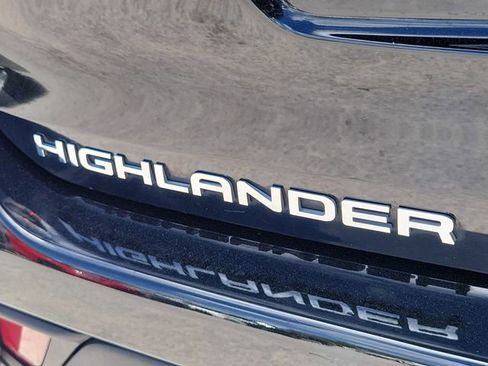 Used 2024 Toyota Highlander LE image 29