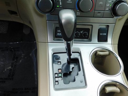 Used 2013 Toyota Highlander SE image 17