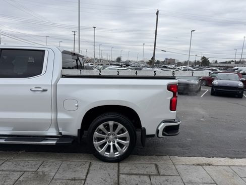Used 2022 Chevrolet Silverado 1500 High Country w/ Technology Package image 33