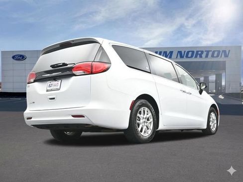 Used 2022 Chrysler Voyager LX FWD image 46