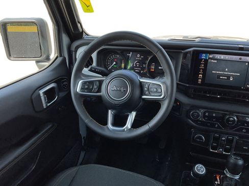 Used 2024 Jeep Wrangler Unlimited Sahara AWD/4WD image 11