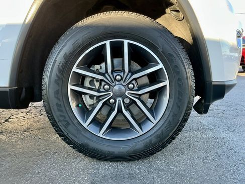 Used 2019 Jeep Grand Cherokee Limited w/ Luxury Group II image 20