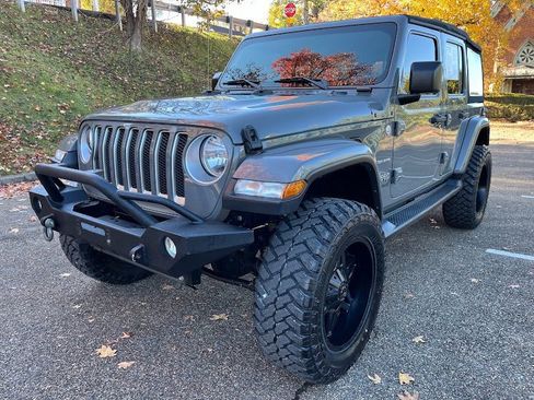 Used 2018 Jeep Wrangler Unlimited Sahara image 35