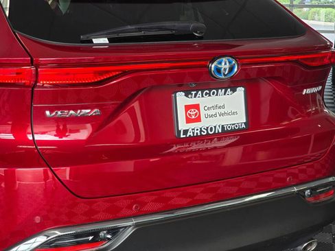 Used 2023 Toyota Venza Limited AWD/4WD image 12