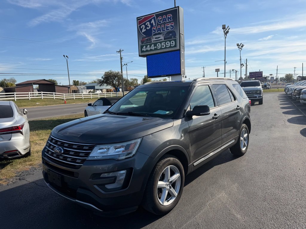 Used 2016 Ford Explorer XLT w/ Equipment Group 202A AWD/4WD image 7