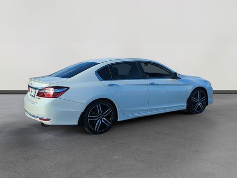 Used 2017 Honda Accord Sport image 5