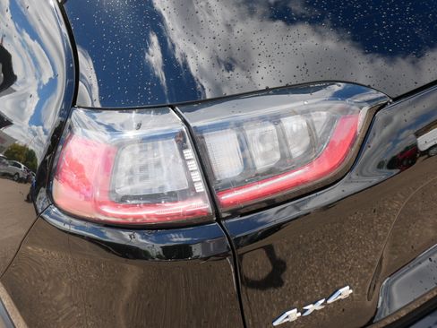 Used 2019 Jeep Cherokee Limited AWD/4WD image 17