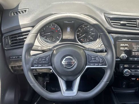 Used 2017 Nissan Rogue SV AWD/4WD image 19