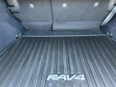 Certified 2022 Toyota RAV4 LE AWD/4WD image 14