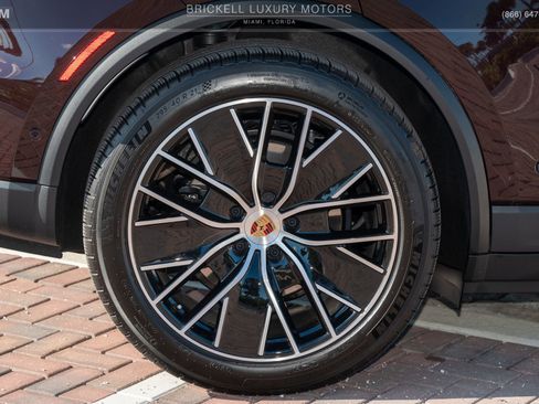 Used 2025 Porsche Macan 4 Electric image 44