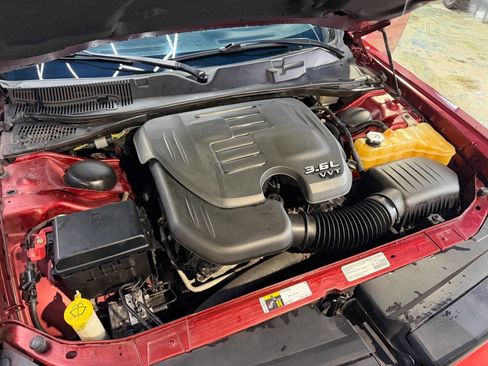 Used 2014 Dodge Challenger SXT image 30