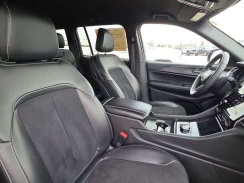 Certified 2024 Jeep Grand Cherokee Altitude AWD/4WD image 12