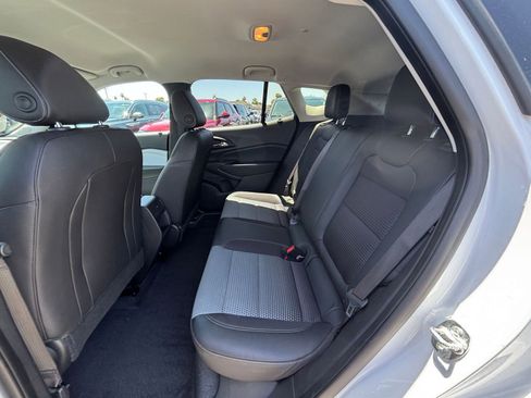 Used 2025 Chevrolet Trax LT w/ LT Convenience Package FWD image 24