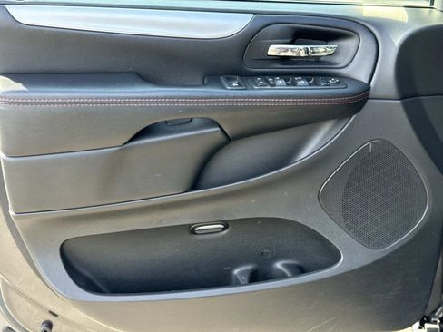 Used 2019 Dodge Grand Caravan GT image 22