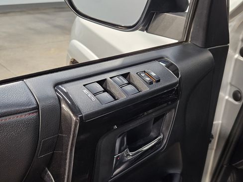 Used 2022 Toyota 4Runner TRD Off-Road Premium AWD/4WD image 21