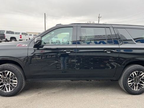 Used 2025 Chevrolet Suburban Z71 image 5