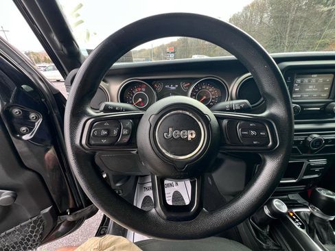 Used 2018 Jeep Wrangler Sport image 10