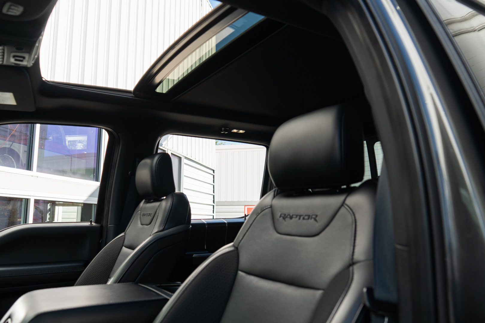 Used 2019 Ford F150 Raptor w/ Equipment Group 802A Luxury AWD/4WD image 10