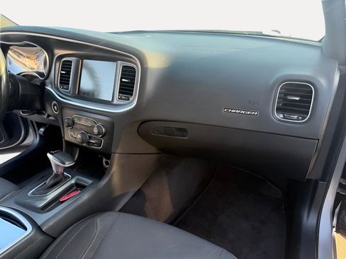Used 2015 Dodge Charger SXT RWD image 11