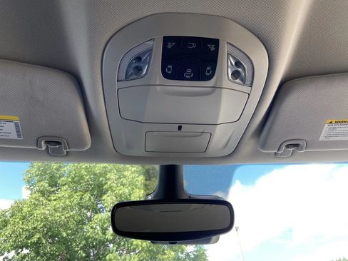 Used 2024 Chrysler Pacifica Touring-L AWD/4WD image 17