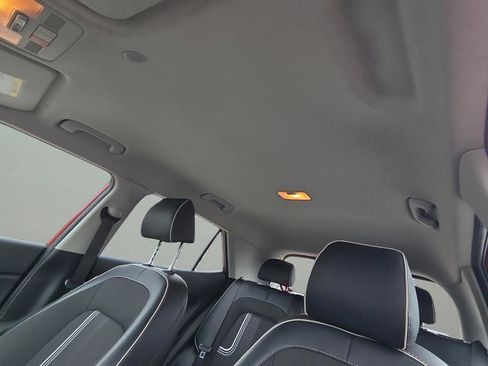 Certified 2024 Hyundai Venue Limited FWD image 17