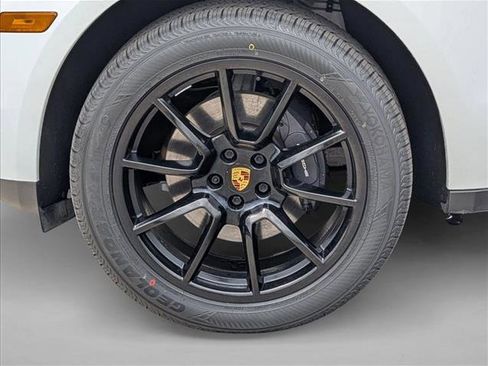 Used 2017 Porsche Macan AWD/4WD image 26