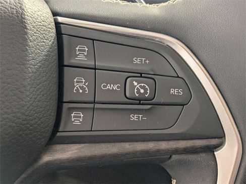 Used 2023 Jeep Grand Cherokee 4WD 4xe image 18