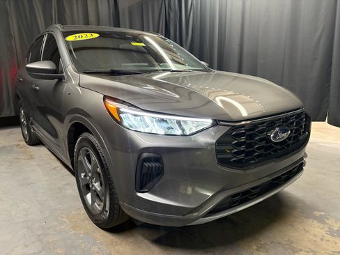 Used 2023 Ford Escape ST-Line w/ Tech Pack #1 AWD/4WD image 3