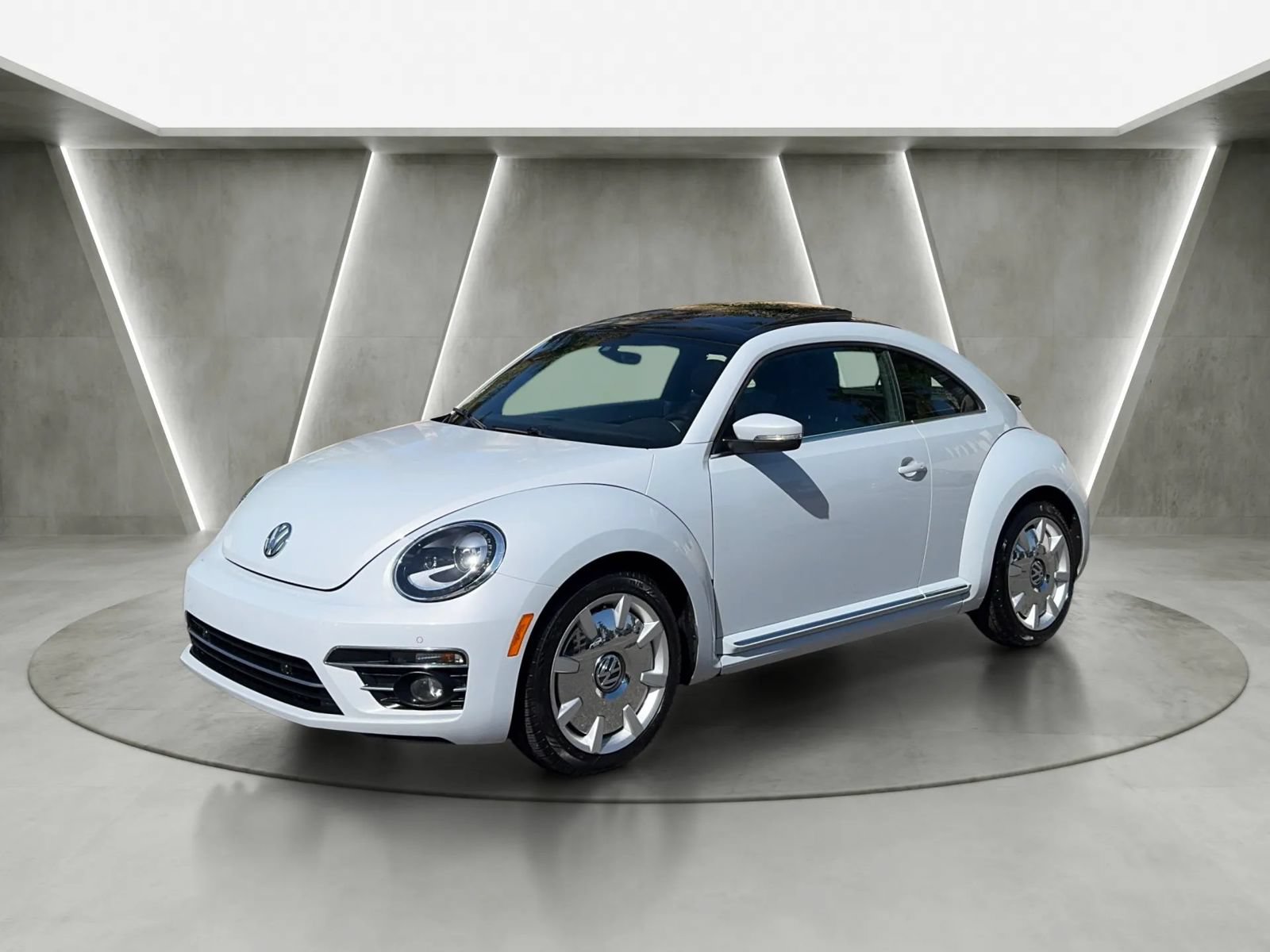 Used 2018 Volkswagen Beetle 2.0T SE w/ SE Premium Package FWD image 7