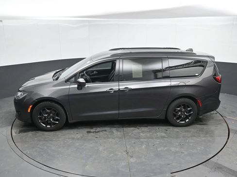 Used 2020 Chrysler Pacifica Touring-L Plus image 30