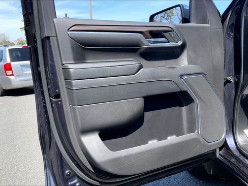 Used 2024 Chevrolet Silverado 1500 LT AWD/4WD image 25