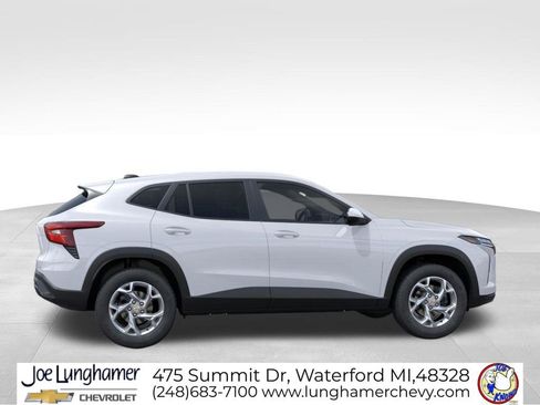 New 2026 Chevrolet Trax LS w/ LS Convenience Package FWD image 5