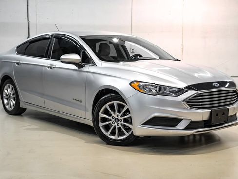 Used 2017 Ford Fusion SE FWD image 5
