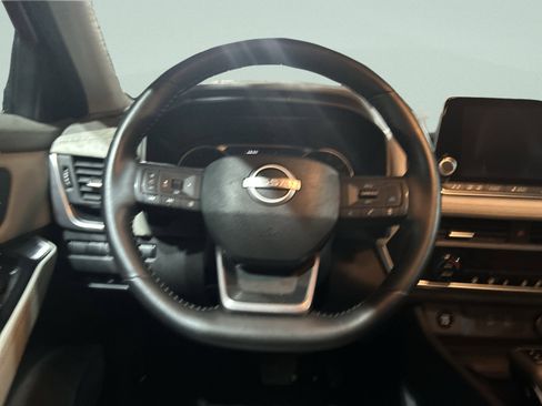 Used 2025 Nissan Rogue SV image 19