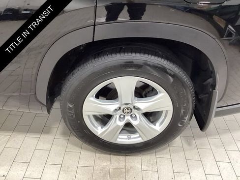 Used 2024 Toyota Highlander LE AWD/4WD image 21