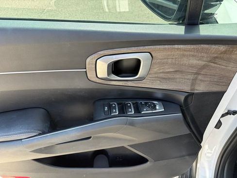 Certified 2022 Kia Sorento EX w/ Panoramic Sunroof Package FWD image 25