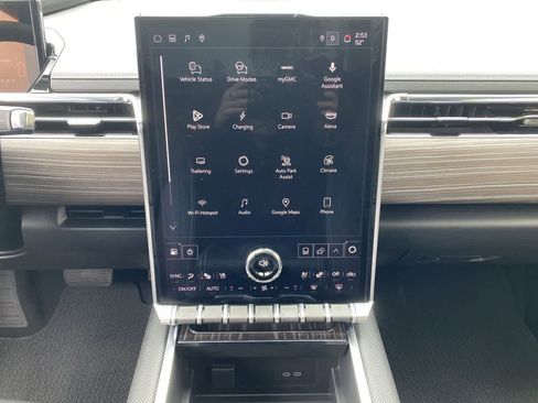 Used 2025 GMC Sierra EV Denali AWD/4WD image 23
