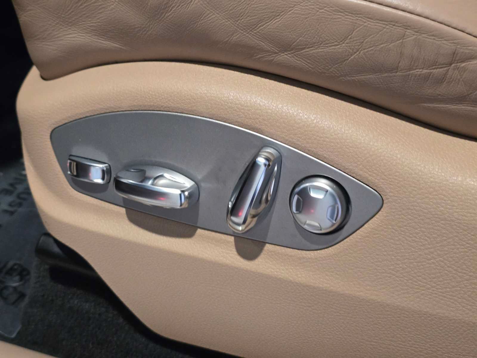 Used 2023 Porsche Macan S AWD/4WD image 24