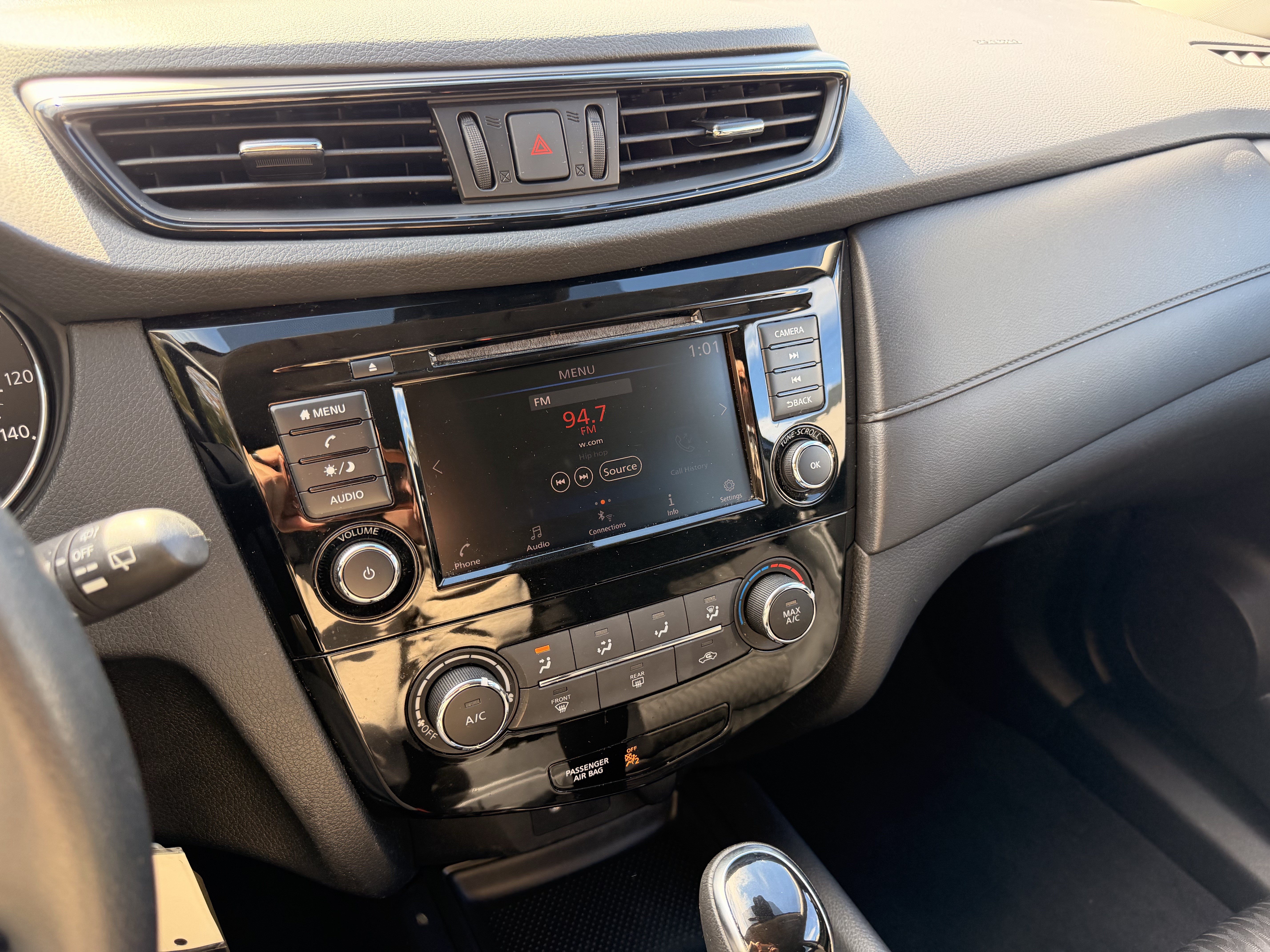 Used 2019 Nissan Rogue S w/ Special Edition Package AWD/4WD image 23
