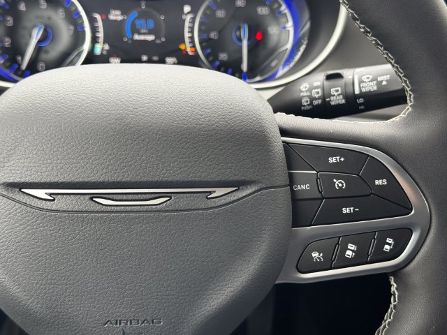 New 2027 Chrysler Pacifica Select FWD image 26