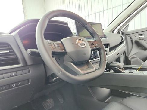 Used 2025 Nissan Rogue SL AWD/4WD image 18
