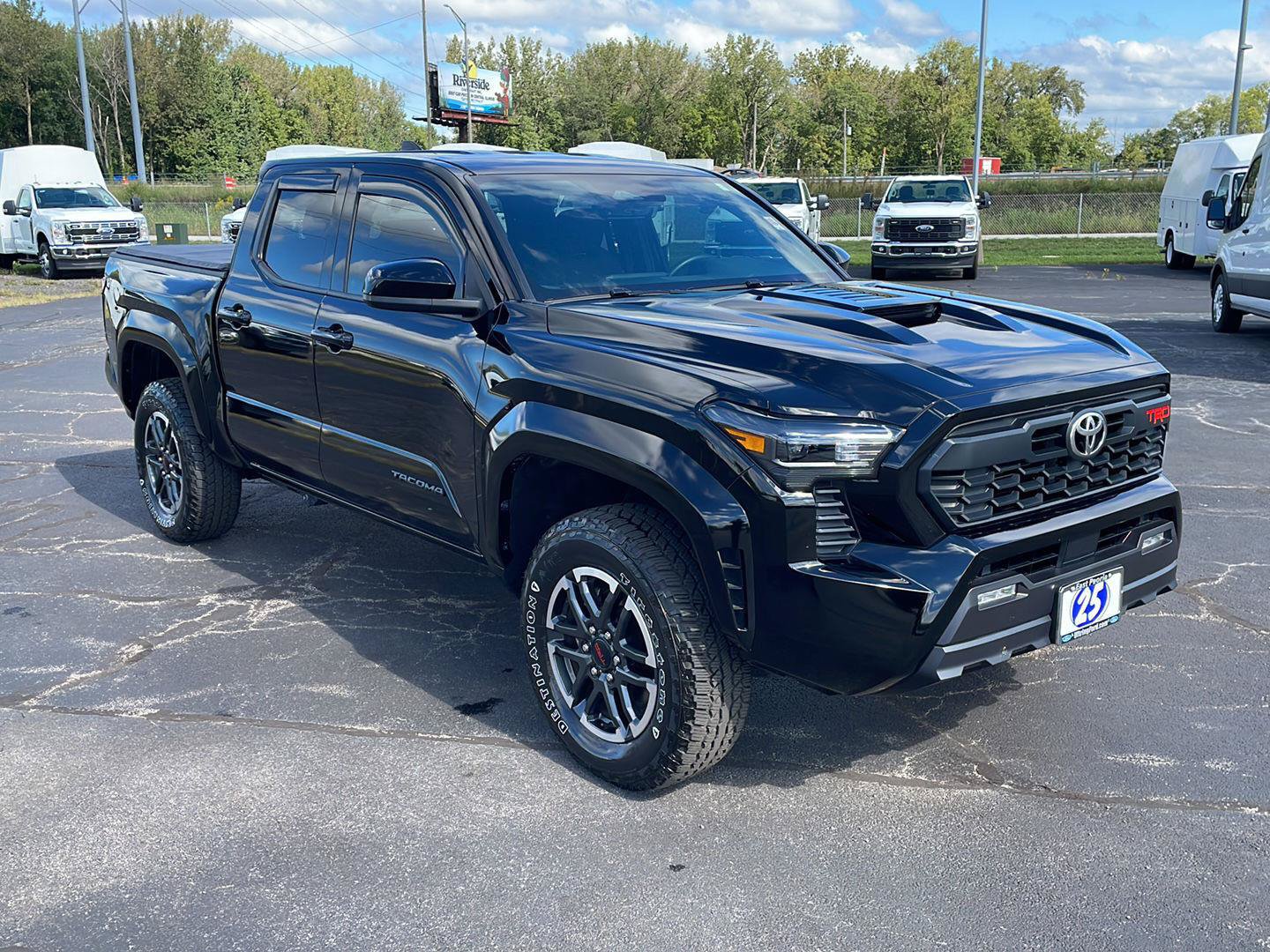 Used 2025 Toyota Tacoma TRD Sport AWD/4WD image 7