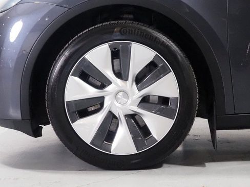 Used 2021 Tesla Model Y Long Range AWD/4WD image 45