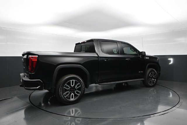 Used 2024 GMC Sierra 1500 AT4 w/ Technology Package AWD/4WD image 7