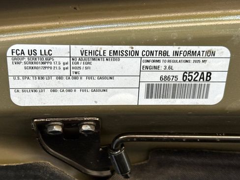 Used 2025 Jeep Wrangler Unlimited Rubicon AWD/4WD image 41